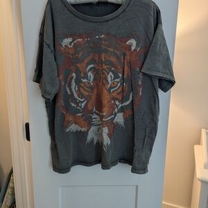 Wrangler Retro Women's Gray Tiger Graphic Tee